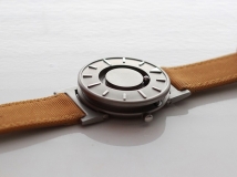 bradley:为盲人设计的触觉手表