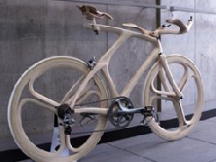 飘逸的木制自行车