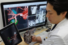 医生使用3D打印机创建复制人体器官